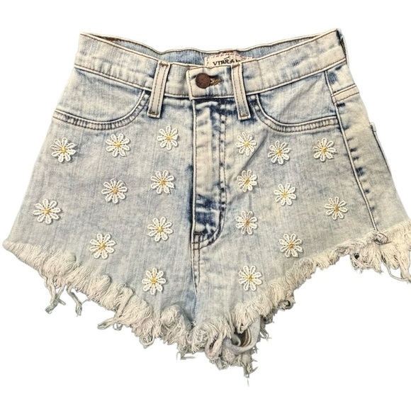 Vibrant  Daisy Shorts!​ - Picture 1 of 3